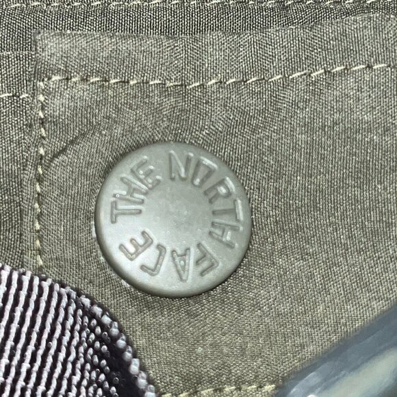 Vintage THE NORTH FACE Men's Cargo Shorts - Army Green Ombre / Fading - Size 30 - Picture 10 of 14